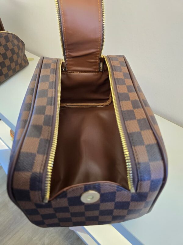 Bolso Neceser Louis Vuitton - Image 7