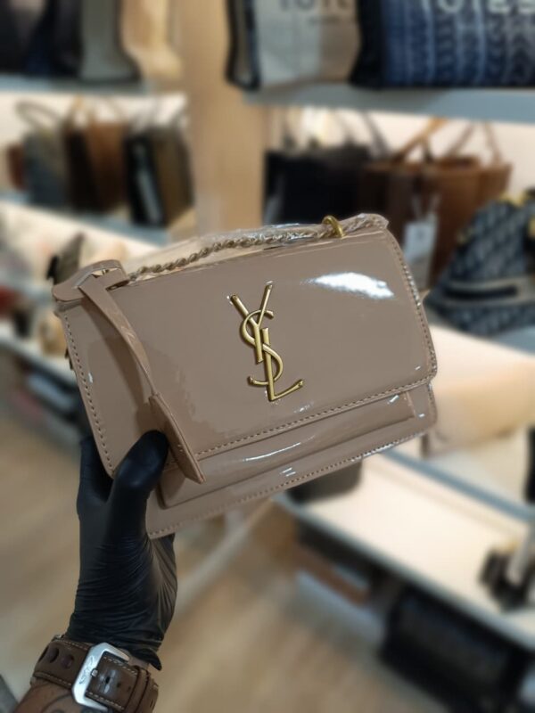 Clutch de Charol Handbag – Yves Saint Laurent