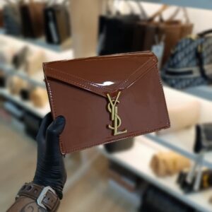 Clutch de Charol Handbag – Yves Saint Laurent