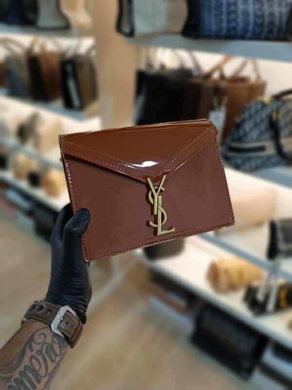 Clutch de Charol Handbag – Yves Saint Laurent