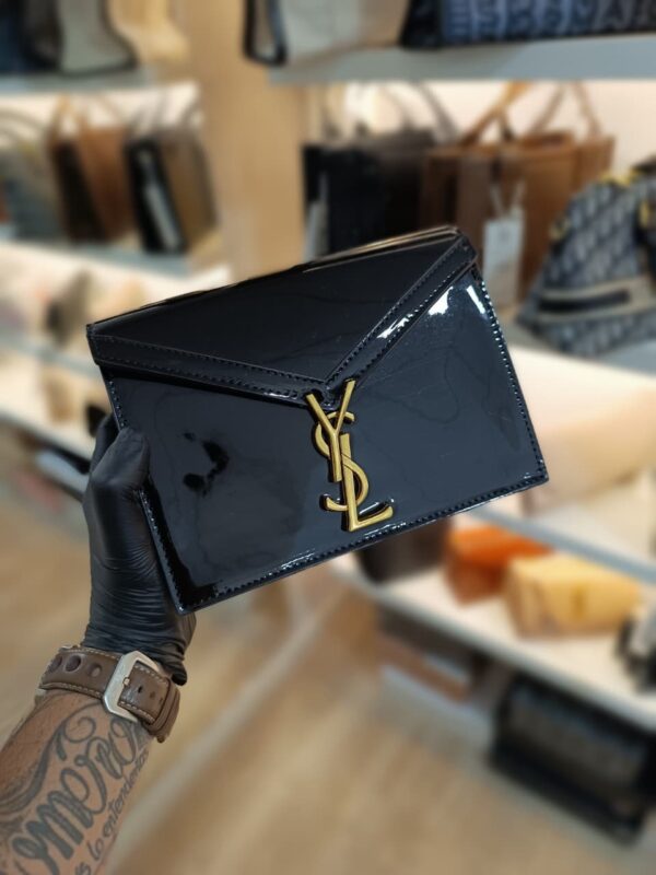 Clutch de Charol Handbag – Yves Saint Laurent