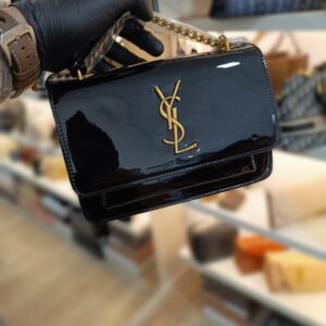 Clutch de Charol Handbag – Yves Saint Laurent