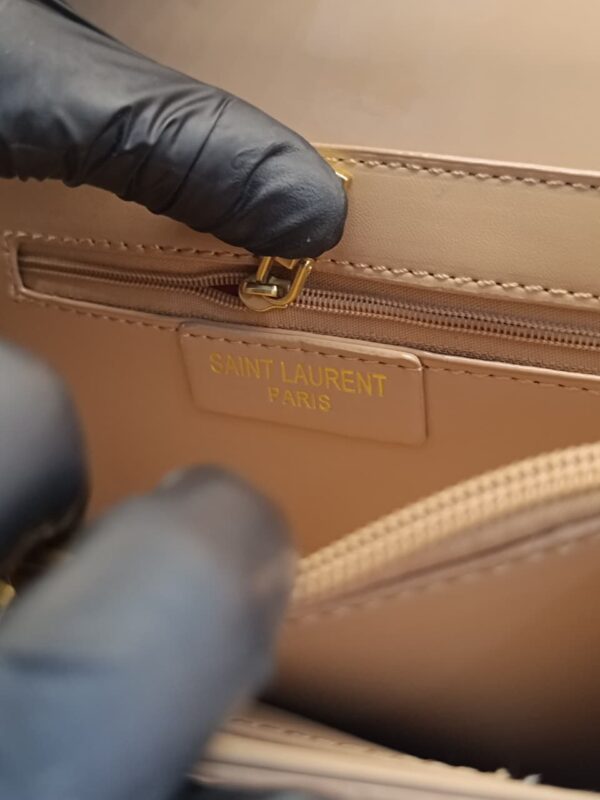 Clutch de Charol Handbag – Yves Saint Laurent - Image 11