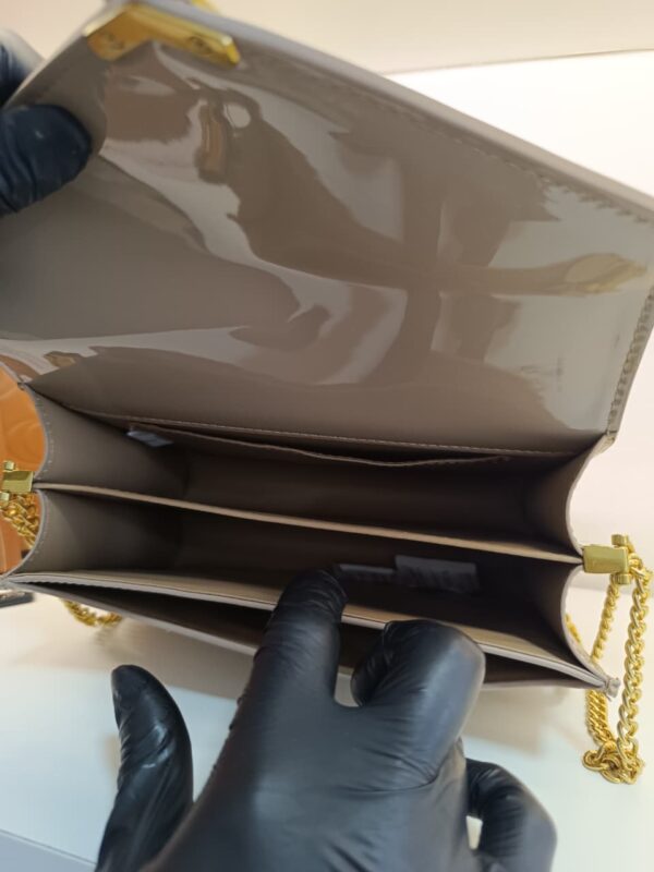 Clutch de Charol Handbag – Yves Saint Laurent - Image 7